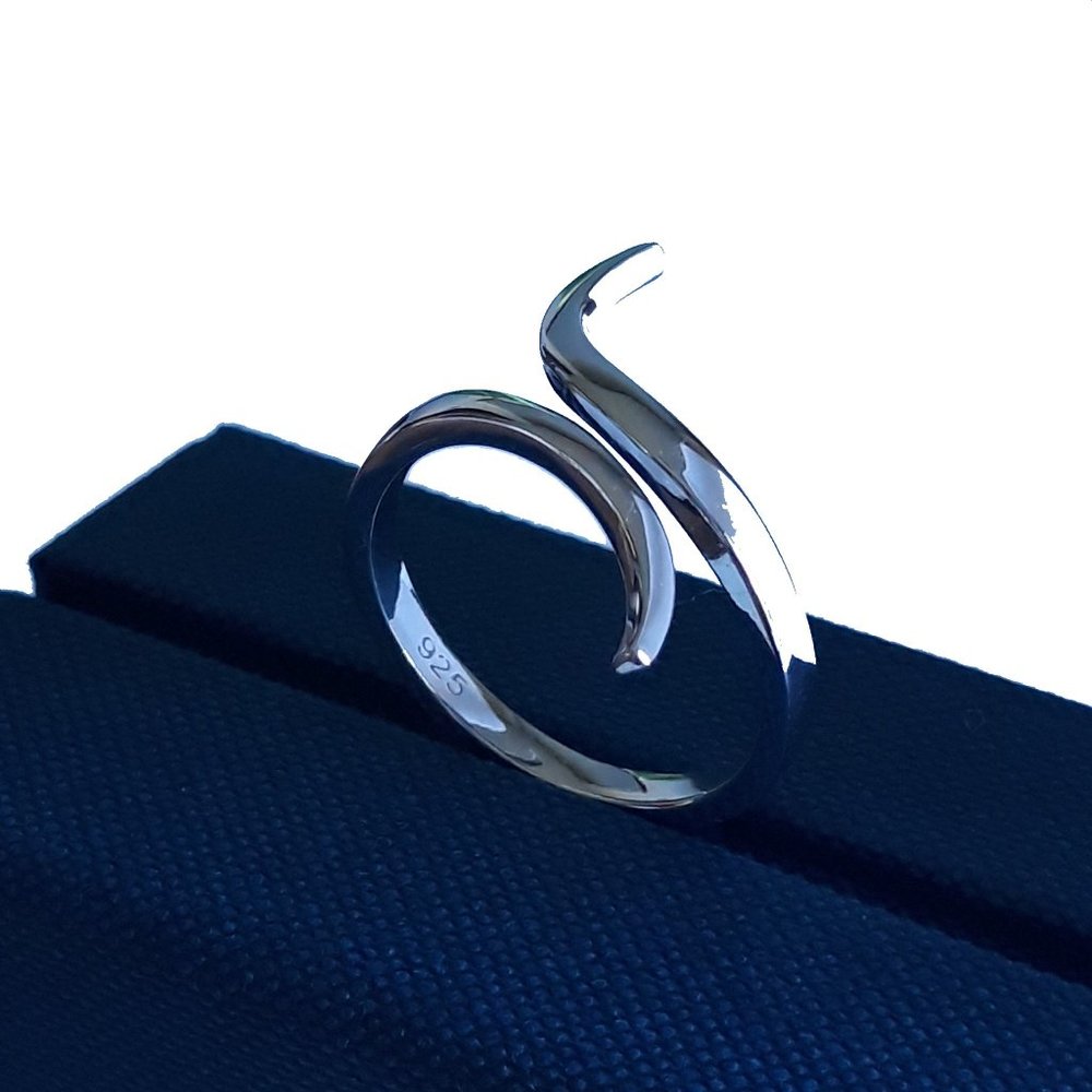 925 Sterling Silver Curved Line Ring